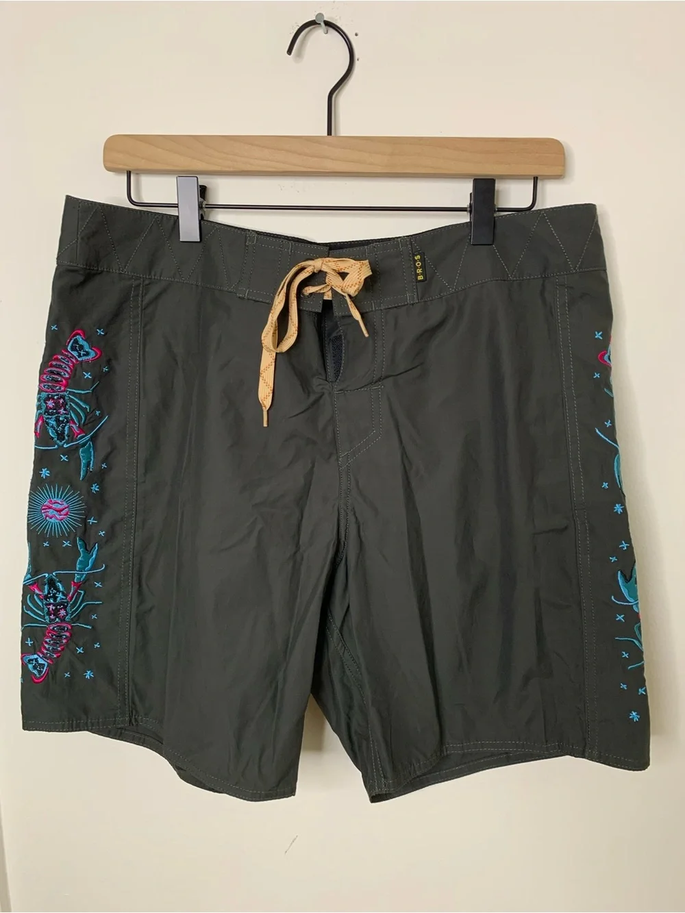 Howler Brothers Board Shorts 7” sz medium 33” waist “Cosmic Crawfish” line